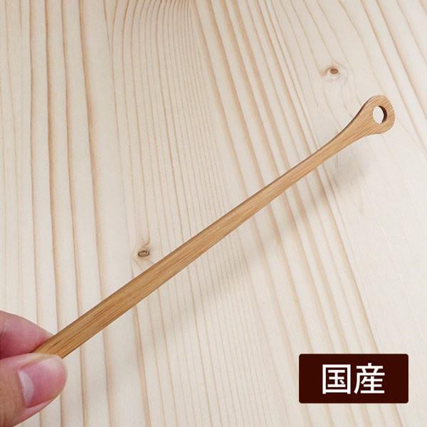 長さが22cmあるロングサイズの白竹のマドラーです。竹の素材感そのままなので、さりげないおしゃれな和のアイテムとして捨てがたい一品です。 白竹穴あきマドラー　国産 日本製 【サイズ】：長さ約22cm【素材】：白竹【備考】台所洗剤でさっと洗い...