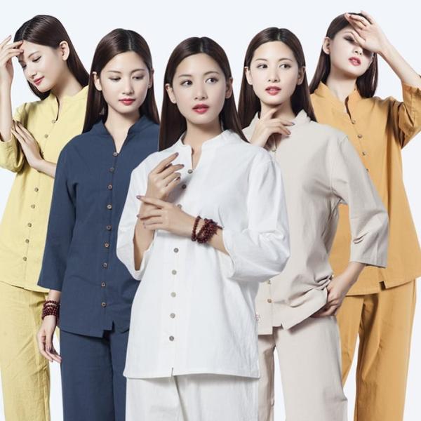 カジュアルな女性用の太極拳・ヨガ服です。フロントはチャイナボタンではなく、木ボタンをボタンループに留める仕様になっています。　とても着やすく仕上がっていますので、太極拳練習服やヨガ服に最適です。※お取り寄せ商品につき、お支払い確定後約7〜1...