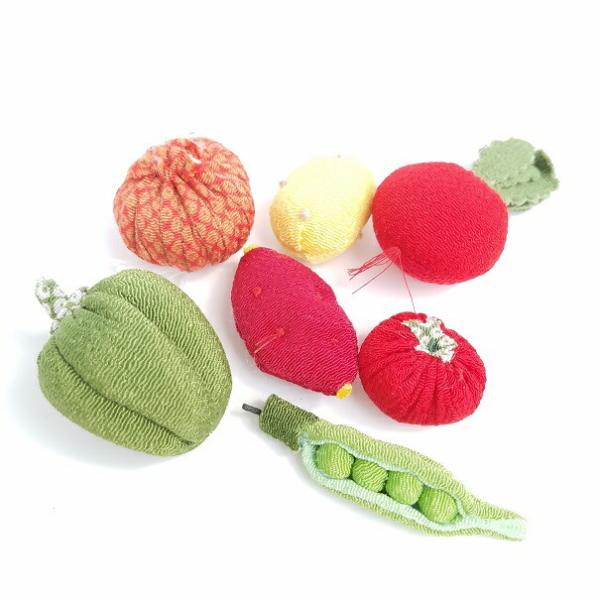 ■商品名お細工シリーズ 野菜シリーズ2(220円)■商品についてちりめんで作った。お野菜シリーズです。細部まで凝った作りは手作りならでわの作品です。インテリアとしても知育玩具としても人気です！プレゼントとしても喜ばれるおすすめ商品です♪・サ...