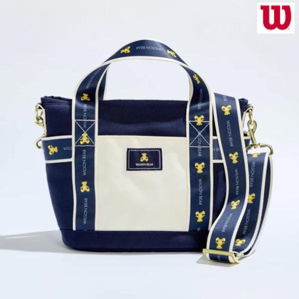 人気のONE BEARシリーズのキャンバストートバッグにコンパクトサイズが加わり新たに登場。コンパクトながら、お財布や飲み物、お化粧ポーチなどを収納していただけるゆったりとしたまちのある造り。コートに向かう時や、オフコートで貴重品を持ち運ぶ...