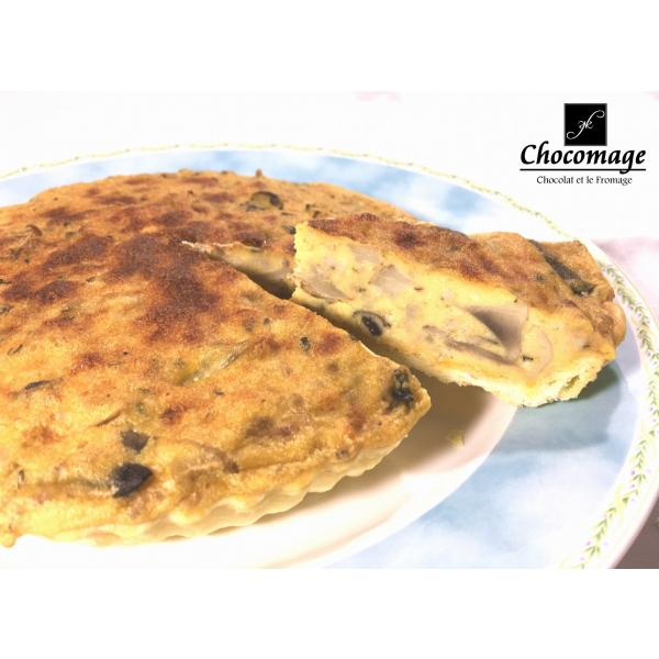 オードヴルにキッシュ。カット済なのでお手軽。冷たく冷やしても、軽く温めてもGood。木の子の旨味に、挽肉の食感のアクセント。オレガノの香りが食欲をそそります。あっさりマイルドなチェダーチーズをたっぷり使用しました。冷凍でのお届けです。冷蔵品...