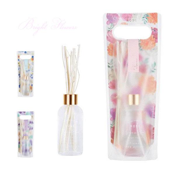 芳醇な花のアロマと、華やかで温もりある雰囲気が魅力のギフトシリーズ「デイズインブルームディフューザーです。シンプルでスリムな小瓶とマルベリーのナチュラルなスティックが幅広いインテリアスタイルにマッチします。ローズ：ふんわり華やかなローズの香...