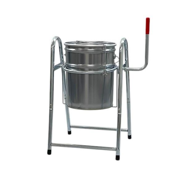 ●缶が落下しないペール缶スタンド●落下防止金具が新しくなりました。※従来品のL型フック（1ヶ所ねじ止）の場合、充填作業の際に缶の角度が鋭角になるとL型フックがずれ缶が落下する場合がありますので充填作業時には手を添えるなどして落下防止の対策を...