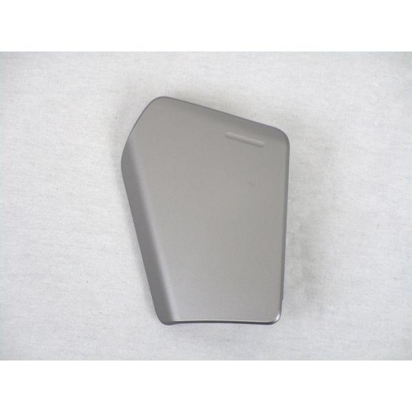 HONDA 純正 PCX125/150['14-'17]【JF56/KF18】 左インナーBOXのフタ