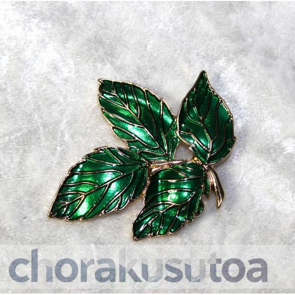 葉っぱのブローチです。