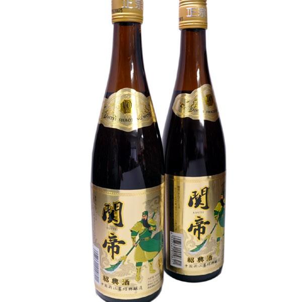 【紹興花雕酒（関帝十年）】中華街にもなじみの深い関帝ラベルの紹興酒です紹興酒はその名のとおり、中国浙江省紹興付近で製造される代表的な黄酒です。別名を老酒（ラオチュウ）とも言い、年配の方にはこちらの方が通りが良いです（正式には老酒は黄色酒を長...