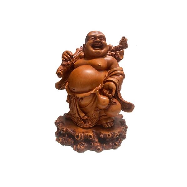 布袋さんは、福や財をもたらすとして日本で信仰されている七福神のお一人で、中国の唐の時代に現在の浙江省寧波市に実在した禅宗のお坊さんです。 日用品を入れた布袋（ぬのぶくろ）をかつぎ、おおらかな風貌から人々に親しまれてきました。 こうした土人形...