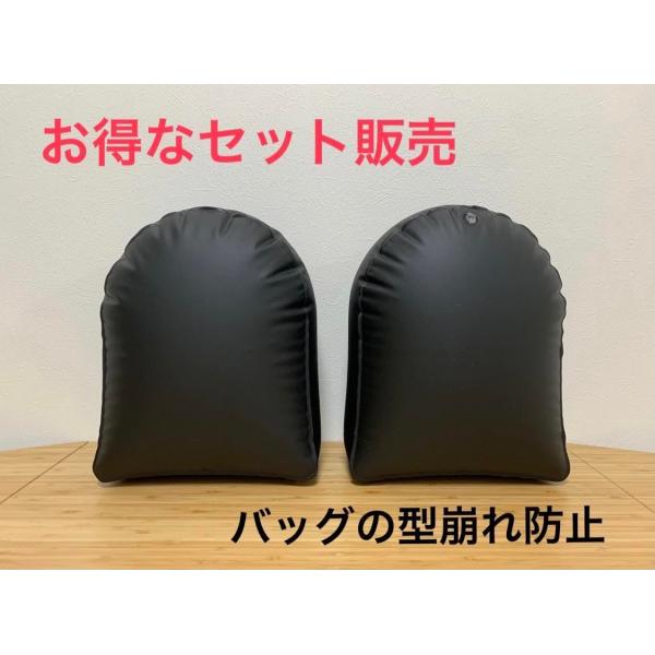 サイズ：横25cm 高さ15cm マチ10cmカラー：ブラック素材：PVC 対象BAG例 各ブランドバックパックサラサラ質感のPVC素材。100% MADE IN JAPANのハイクオリティ。バッグの様々なインナー素材と相性抜群。ブランドの...