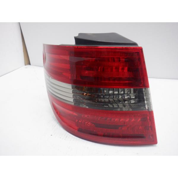 ベンツのテールランプ ベンツ Bクラス CBA-245232 左 テールランプ テールライト B180 266