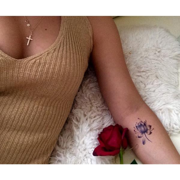 タトゥーシール 花 華 蓮 本物 モノクロ 白黒 入れ墨 刺青 蓮の花 ボディアート タトゥー シール 隠す 防水 リアル オマケ付 Buyee Buyee 日本の通販商品 オークションの代理入札 代理購入