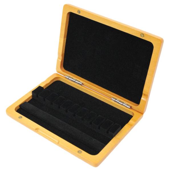 GALAX GO-PO オーボエ用 リードケースホルダー部分にはベルベットコーティングスポンジを使用し、リードにぴったりとフィットして固定するので、ケース内で動いてしまう心配もありません。イングリッシュホルンのリードも収納できます。マグネッ...