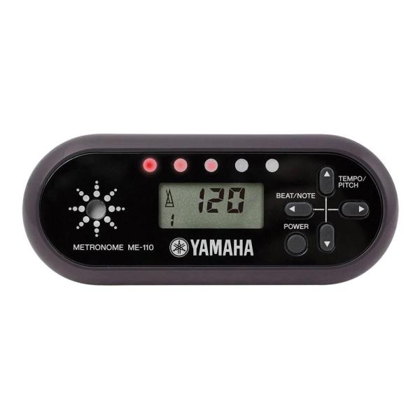 YAMAHA（ヤマハ） ME-110BK 電子メトロノーム です。テンポ拍は見やすい5ヶ所連続LED表示。軽量で持ち運びしやすいスリムな形。簡単操作で老若男女を問わず使い易く、パワフルサウンドの電子メトロノーム。ダイヤル式のボリューム調節機...