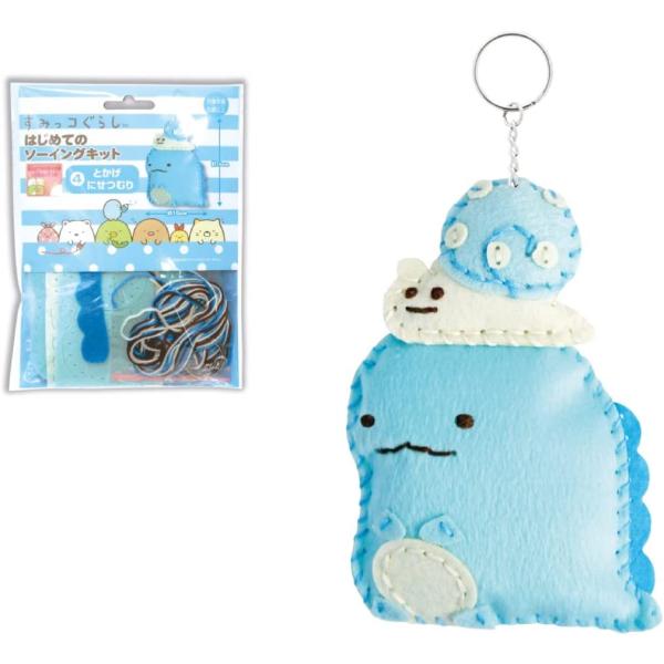 大人気のすみっコぐらしのキャラクターが作れるソーイングキット！付属のプラスチック針と糸を使って、順番通りに布を縫い合わせて最後に綿を詰めるとマスコットが作れます。布はあらかじめ縫い穴があるので、通して頂くだけで簡単にマスコットが作れます。キ...