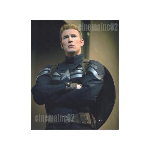 クリス・エヴァンス/『キャプテン・アメリカ』腕を組むキャップの写真
