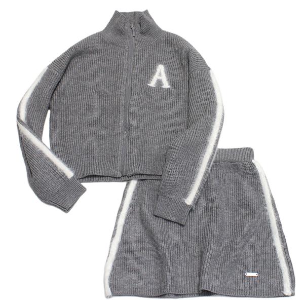 ALGY アルジー“アルジー”のシャギーラインニットセットアップ柔らかなニット素材のセットアップ。トップスはジップアップ仕様のハイネックニット。トレンド感のある短めの着丈です。スカートはタイトなミニ丈。起毛感のあるサイドラインやロゴがアクセ...