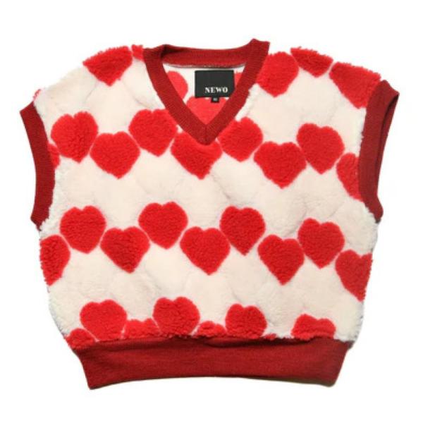 NEEDLE WORKS ニードルワークス“ニードルワークス”の【NeWo】ボアベストフラワー＆ハート柄のボアベスト。ボリュームたっぷりで見た目も暖かく、インパクト抜群です。シャツやトレーナーに合わせても、相性ばっちりです。関連キーワード:...