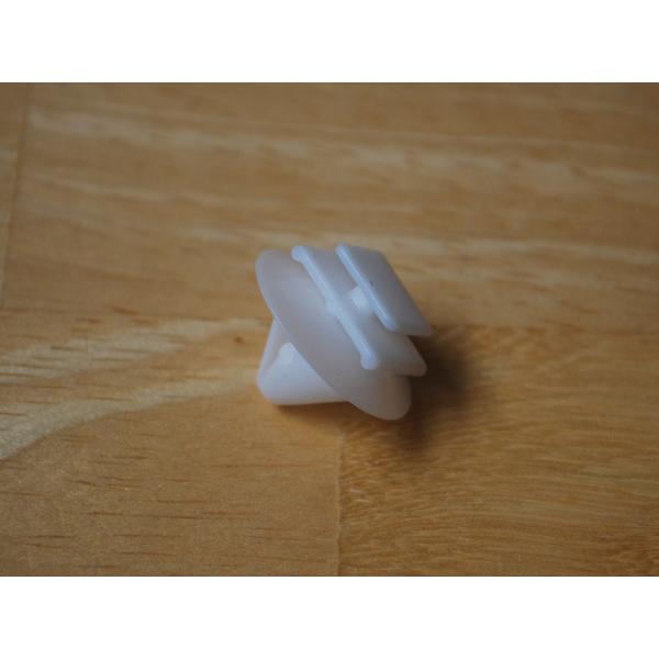 モールディングリテーナークリップ 白 Mopar Jeep純正 Buレネゲード プラスチッククリップ 留め具 プッシュピン バンパー フェンダー Buyee Buyee Japanese Proxy Service Buy From Japan Bot Online