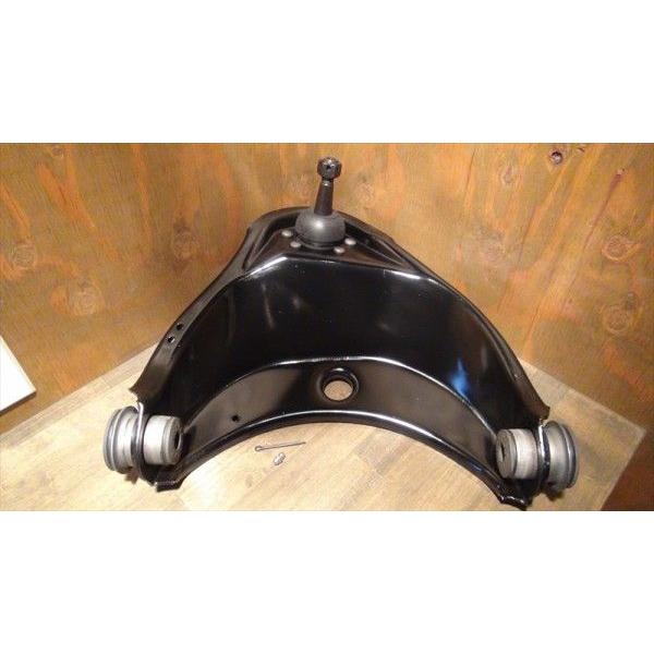 コントロールアームASSY 88-99y アッパー左 2WD 1500/2500(5/6穴