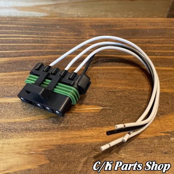 テールランプコネクター 左右共通 片側 C1500 K1500 サバーバン