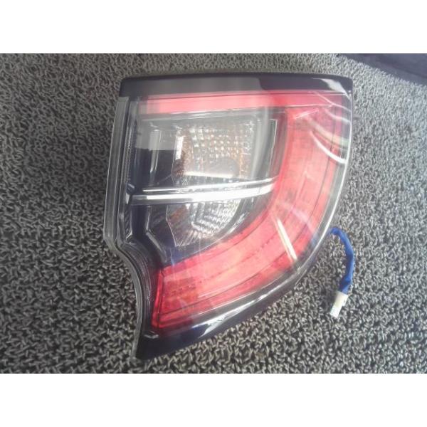 カローラツーリング 6AA-ZWE211W 右テールランプ 12-637 81551-12E20
