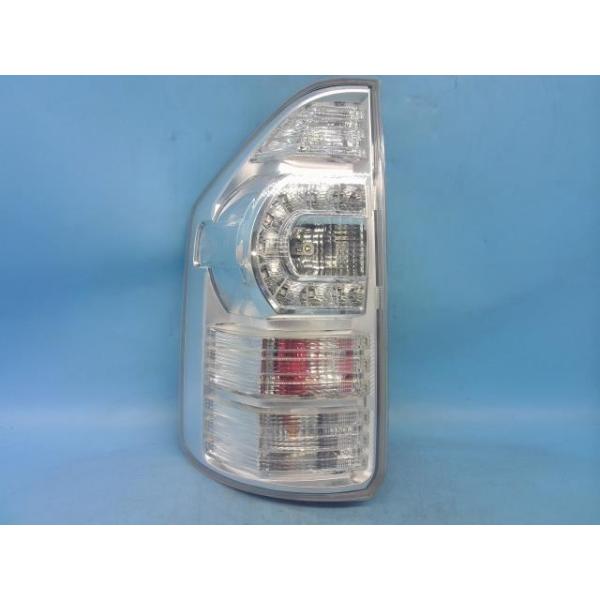 ヴォクシー DBA-ZRR70W 左テールランプ ZS 7人 202 28-220 81561-28570