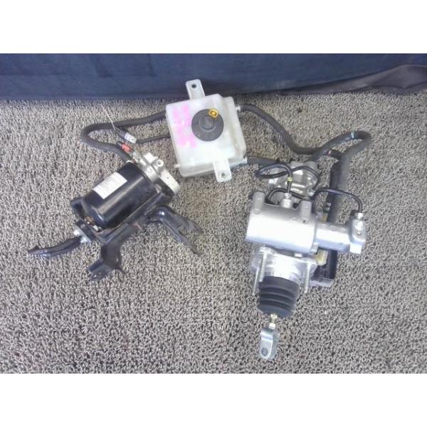 ヴォクシー DAA-ZWR80G ABSブレーキ アクチュエーターユ ニット