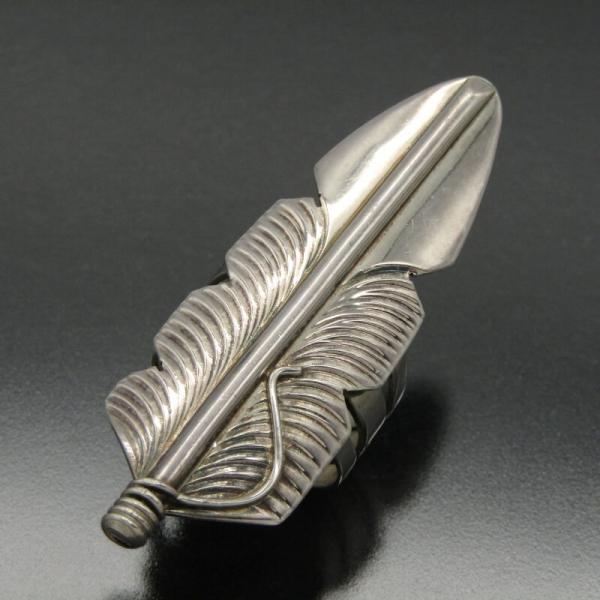 ナバホ族 クリスチャーリー作 CHRIS CHARLEY フェザーバングル ナバホ族】クリスチャーリー作 CHRIS CHARLEY フェザーバングル