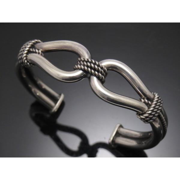 美品 Steve Arviso ナバホ族 ホースウィスパラー バングル 美品 Steve Arviso ナバホ族 ホースウィスパラー バングル