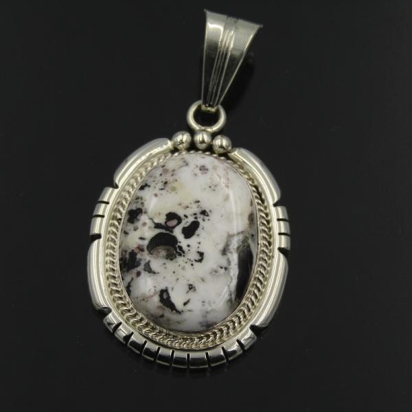 美品 Running Bear Studio ナバホ族 ペンダント ホワイト