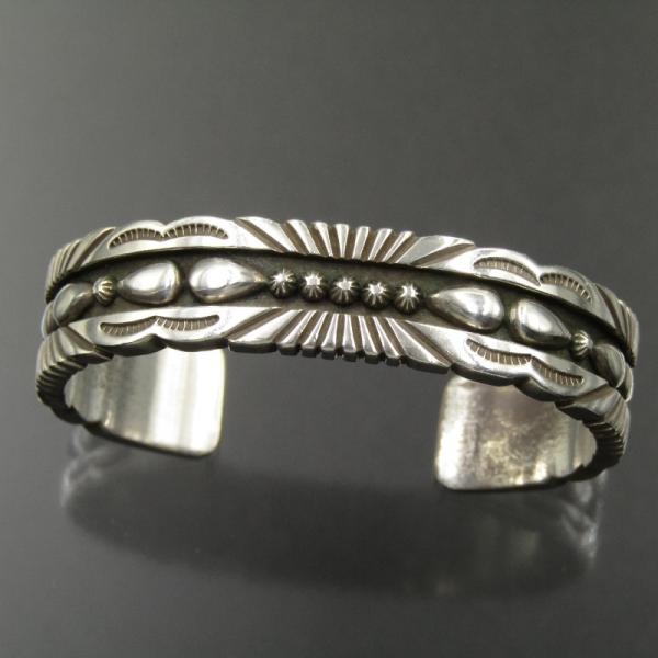 ヴィンテージ　ナバホ族　シルバーバングル　ストーリーテラー　トーマスシンガー ヴィンテージ ナバホ族 シルバーバングル ストーリーテラー