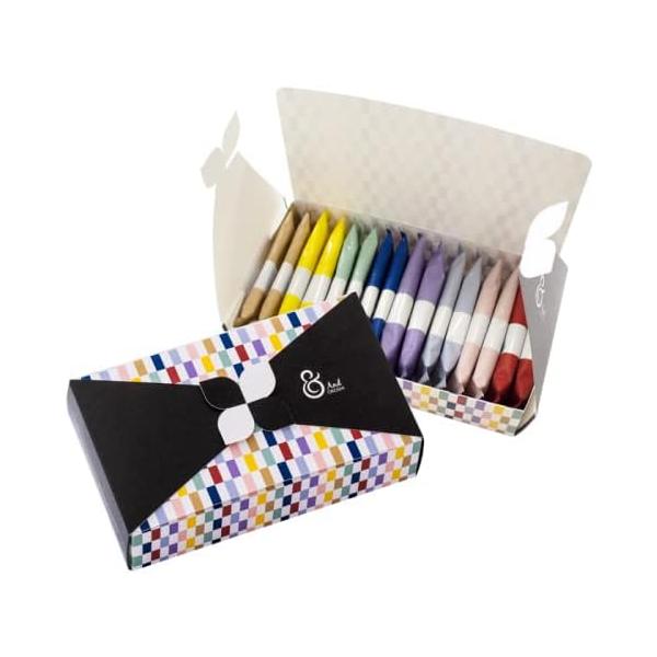 日本の伝統的なおこしの製法と、西洋で愛される軽やかなフレーバーが出会って誕生した豊かな味わいが自慢。今までにない軽やかな食感や、素材が織りなす上品なフレーバーにこだわり、つまみやすいスティックスタイルで仕上げました。