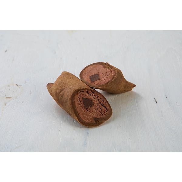 赤ちゃんのほっぺのようなもちもち生地でクリームをたっぷり包みました。チョコレート好きにはたまらない一品。自家製の生チョコとガナッシュクリームの２層仕立て。【内容量】1本　65ｇ　4.0×12.0×3.0cm【原材料】乳等を主要原料とする食品...