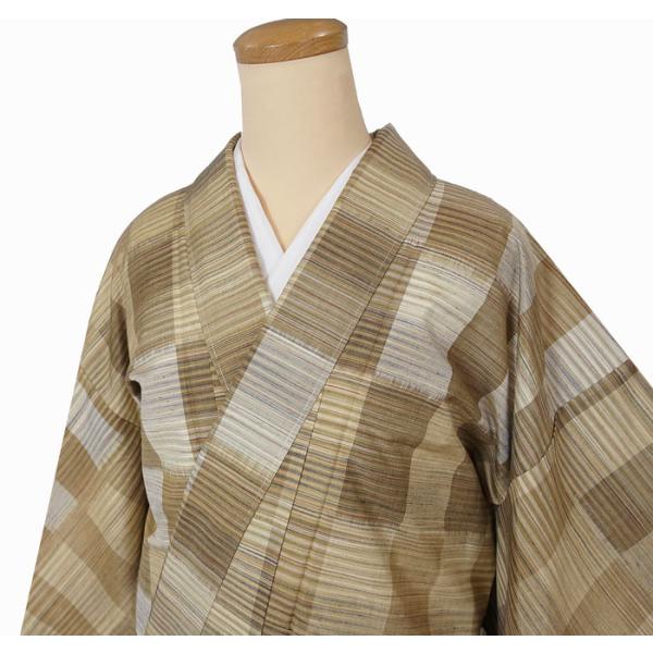 紬 袷のきもの しつけ糸付き未使用 格子縞柄模様 小袖 正絹 11931 紬 袷のきもの しつけ糸付き未使用 格子縞柄模様 小袖 正絹 11931