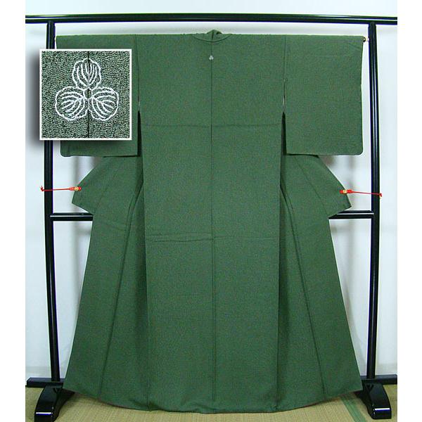 色無地 深く渋い緑色系紋意匠生地 セミロング丈 三つ柏紋入り 正絹  