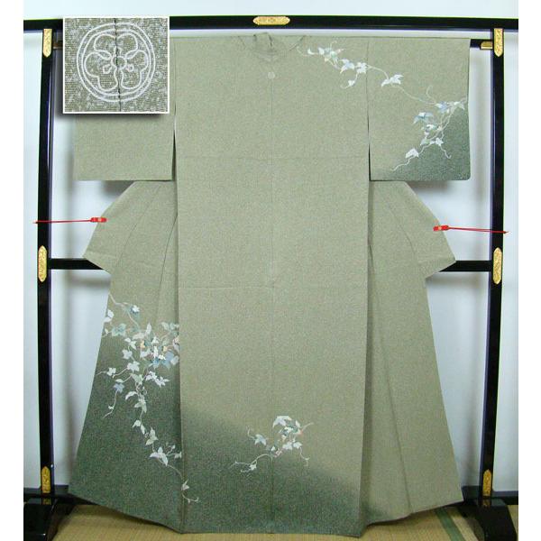 訪問着 利休鼠色系 叩き染め裾暈しに草花柄 丸に片喰縫い紋入り 正絹  