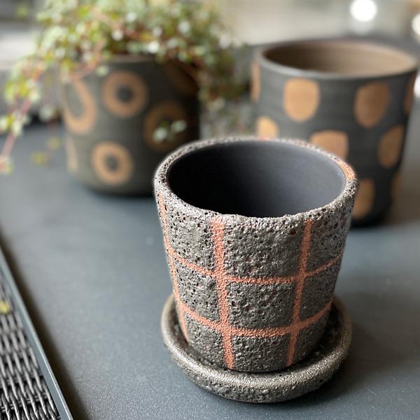 Bloomingville(ブルーミングヴィル) ナミデコフラワーポット ウィズ ソーサー :21111939:upstairs outdoor living - 通販 - Yahoo!ショッピング Bloomingville(ブルーミングヴィル) ナミデコフラワーポット ウィズ ソーサー :21111939:upstairs outdoor living - 通販 - Yahoo!ショッピング