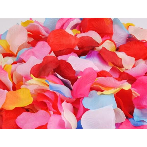 パーティ、お祭り、誕生日、卒業式、送別会などのイベントのコーディネートやデコレーションに。フラワーシャワーやボウルに入れたり、テーブルの上に飾ってお使いくださいいろんな場面の演出にお使えいただけます！※花びらを圧縮させコンパクトな状態お届け...