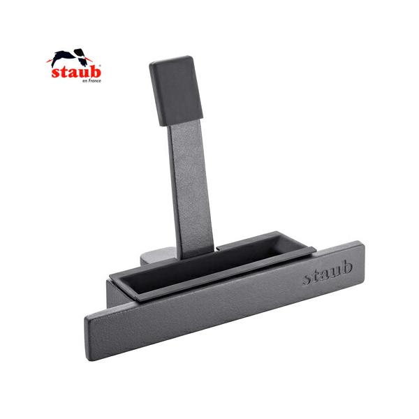 こちらのストウブ商品は、【日本正規品業務用商品】です。230×110×H120材質： 本体/鉄鋳物、フタ受け部分/シリコン(耐熱200℃)対応サイズ： ラウンドココット/28cmまでオーバルココット/33cmまでフタを立てかけられるスタンド...