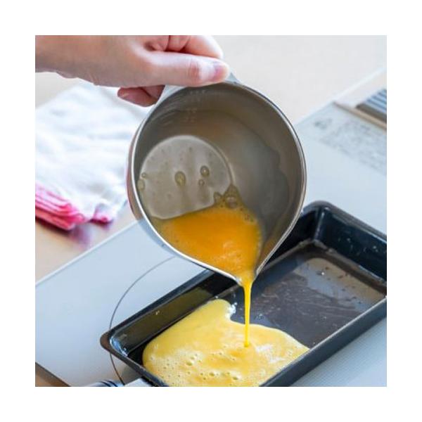 液だれしない、注ぎやすいステンレス製ボウル。2段階に折り曲げた注ぎ口が、液体の流れをピタッと止めて、キレよく注げます。ボウルを置いた場所も汚れず、キッチンはいつも清潔。注ぎやすいからドレッシングや玉子焼き、合わせだれ、デザート作りまで幅広く...