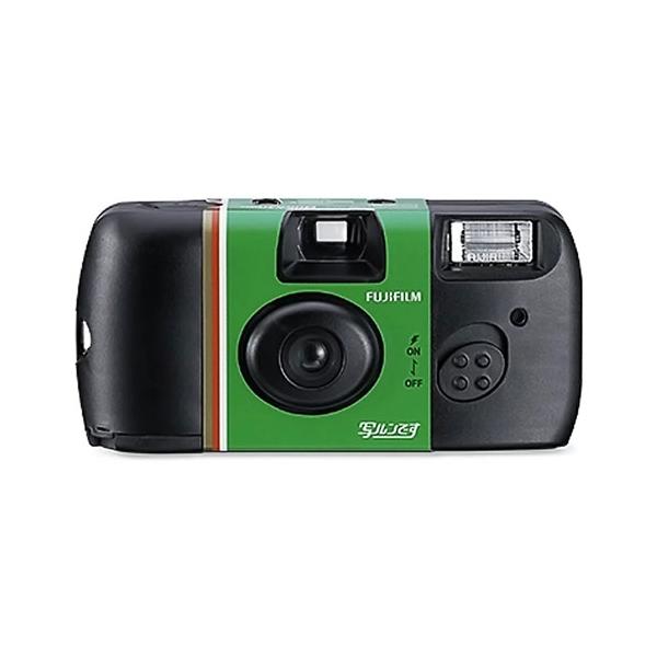 レンズ付フィルムで写真を楽しもう！●誰でもかんたんに撮影ができる「レンズ付きフィルム」です。●何気なく撮影した瞬間が特別なものに。●フィルムならではのアナログな仕上がりが楽しめます。●被写体を大きく捉えるビッグファインダーと握りやすいグリッ...