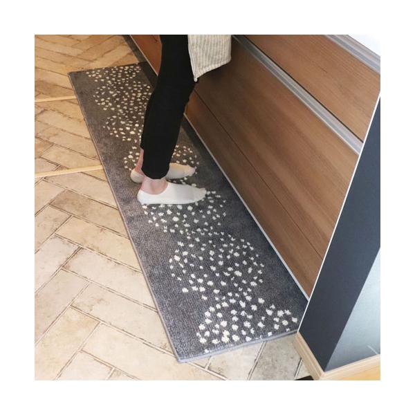 ●シンプルだけど暖かみのある方向風デザイン。●程よい厚みで洗濯しやすい。●マットの裏面には滑り止め加工を施しました。■素材パイル部：ポリエステル100％■サイズ45X180cmおかとー / OKATO