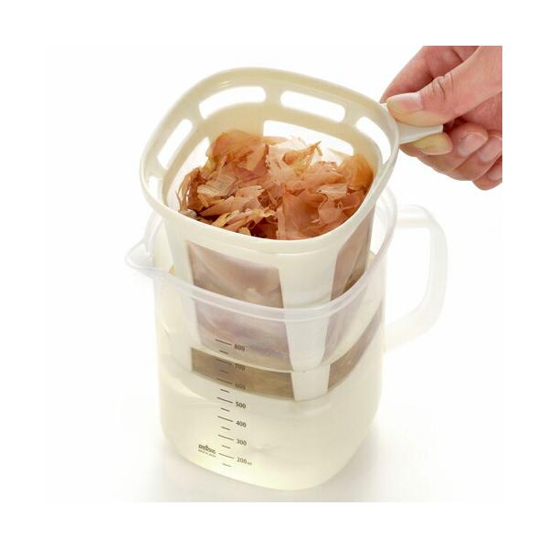 鰹節、昆布、煮干し…美味しい料理の味の要、うま味の豊かな「だし」を電子レンジで簡単に。高密度メッシュなので、澄んだ出汁がひけます。食器洗浄機対応■ 製品サイズ(重量・容量)約120×158×150mm(140g・1L)■ 材質本体・フタ・こ...