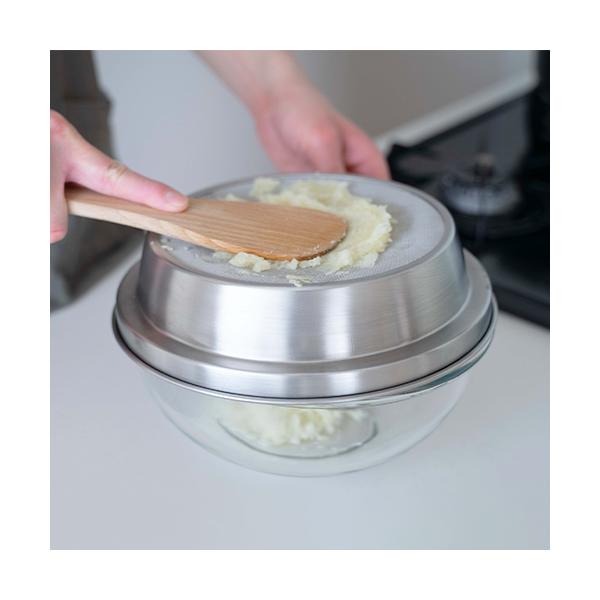 規格：大(21型)サイズ：約直径23.5cm×23.5cm×5.5cm内枠部分：約直径21.5cm網目部分：約直径17cm質量：約150g生産国：日本材質：本体・リング・網 18-8ステンレススチール食洗機使用可※直径21cｍのミキシングボ...