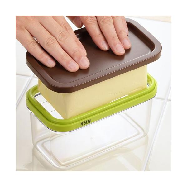 パン作りにはかかせないバター。市販の切れてるタイプは便利だけれど、お得に買えるのはかたまりのタイプ。保存ができるバターカッターは、その名の通り、かたまりのバターを使いやすい約5gずつにカットできちゃうすぐれもの。フタをすればそのまま保存が可...