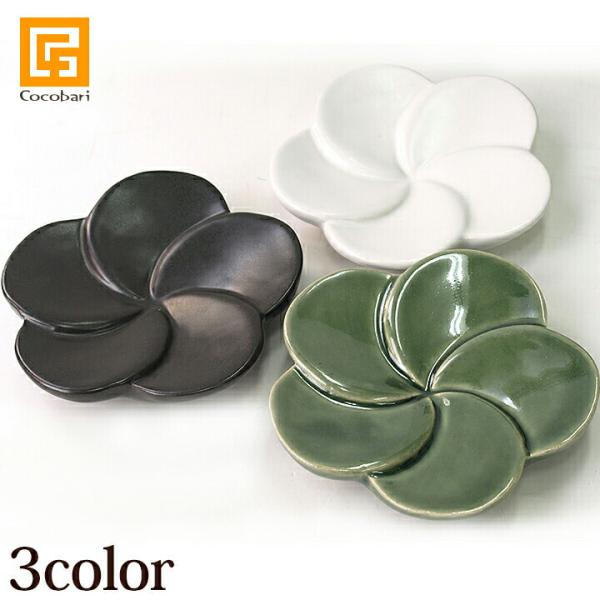 ■商品説明バリのお花フランジパニをイメージした、かわいいデザインの手作りソープディッシュです。陶器製で、穴の無いタイプのソープディッシュなので、濡れると困る場所にも置くことができます。小さめの丸型や正方形の石鹸用のソープディッシュになります...