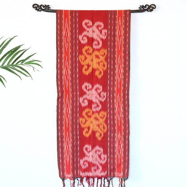 ■商品説明イカットはバリ島周辺の島々で織られてるインドネシアの伝統的な織物。括って(くくって)染めるという工程を何度も繰り返すため、一枚を仕上げるために大変な日数がかかります。バリ島のホテルやレストランでイカットを見かけると「あぁ、バリに来...