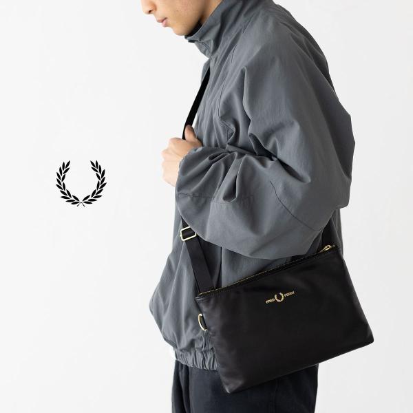FRED PERRY(フレッドペリー)ボディバッグ　サコッシュ　ショルダーバッグ FRED PERRY（フレッドペリー） スムースレザー サコッシュ L2801