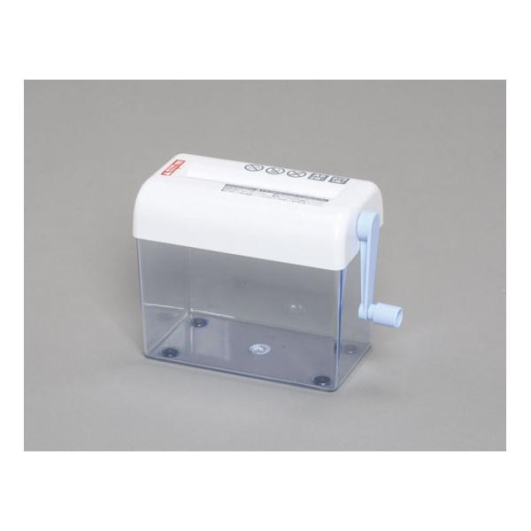 【商品説明】ハガキやダイレクトメールを手軽に処理できるハンドシュレッダーです。使用頻度の多いＡ４コピー用紙も縦に半分に折って細断できます。【仕様】●寸法：２０５×１００×１４５ｍｍ●質量：４００ｇ●細断サイズ：Ａ４縦折●定格細断枚数：Ａ４コ...