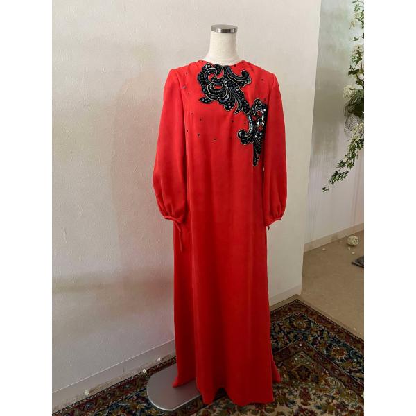 貸衣装処分品 ゲストドレスロングドレス赤　シンプル ワンポイント パーティ 忘年会カラオケ新年会ステージ人形は160cmくらいです<img src="https://shopping.c.yimg.jp/lib/cocomico/sa...