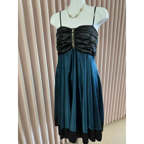 貸衣装処分品 ゲストドレス　　青　グリーン　エメラルドグリーン　９−１１号中古品。返品、クレーム等を受け付けていない為、多少の所は目をつぶって下さる方にお譲りします。完品をご希望の場合はご購入をお控え下さい。レトロ ピアノ発表会 　　カラオ...